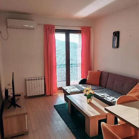 Nikola Luxury In Flatiron Building * Skopje