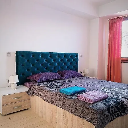 Nikola Luxury In Flatiron Building Apartment