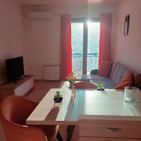 Nikola Luxury In Flatiron Building Apartment