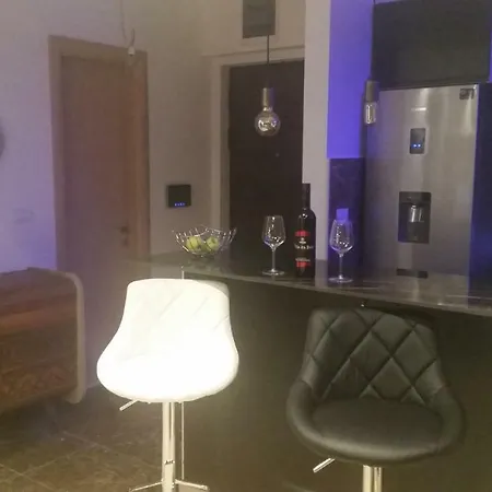 Nikola Luxury In Flatiron Building Skopje