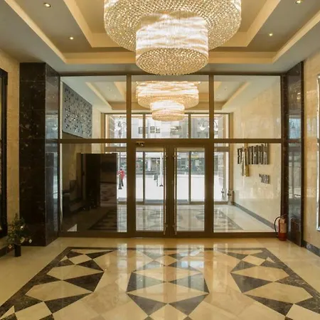 Nikola Luxury In Flatiron Building Apartment