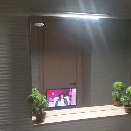 Nikola Luxury In Flatiron Building Apartment Skopje